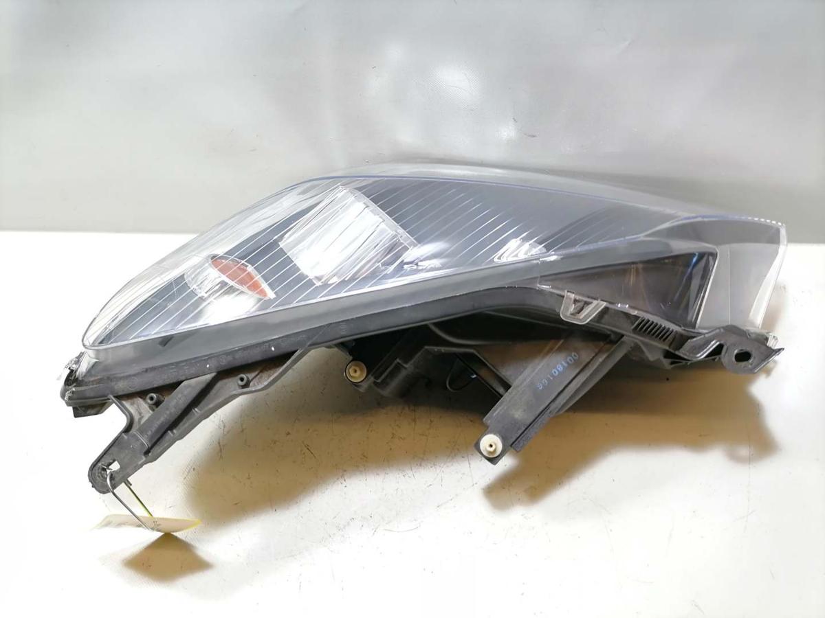 Opel Astra H Scheinwerfer vorn links Halogen schwarzer Hintergrund Zubehör Bj.2004